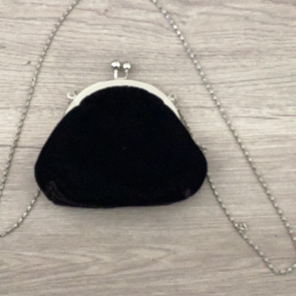 Black Velvet Kiss-Lock Chain Crossbody Bag